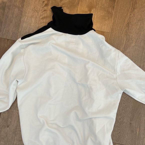 White and Black Zipped Vest Men - Picture 4 of 7